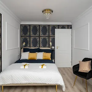 Stunning 2-br Palace In The Window, Air-conditioning 500m To Station Warszawa